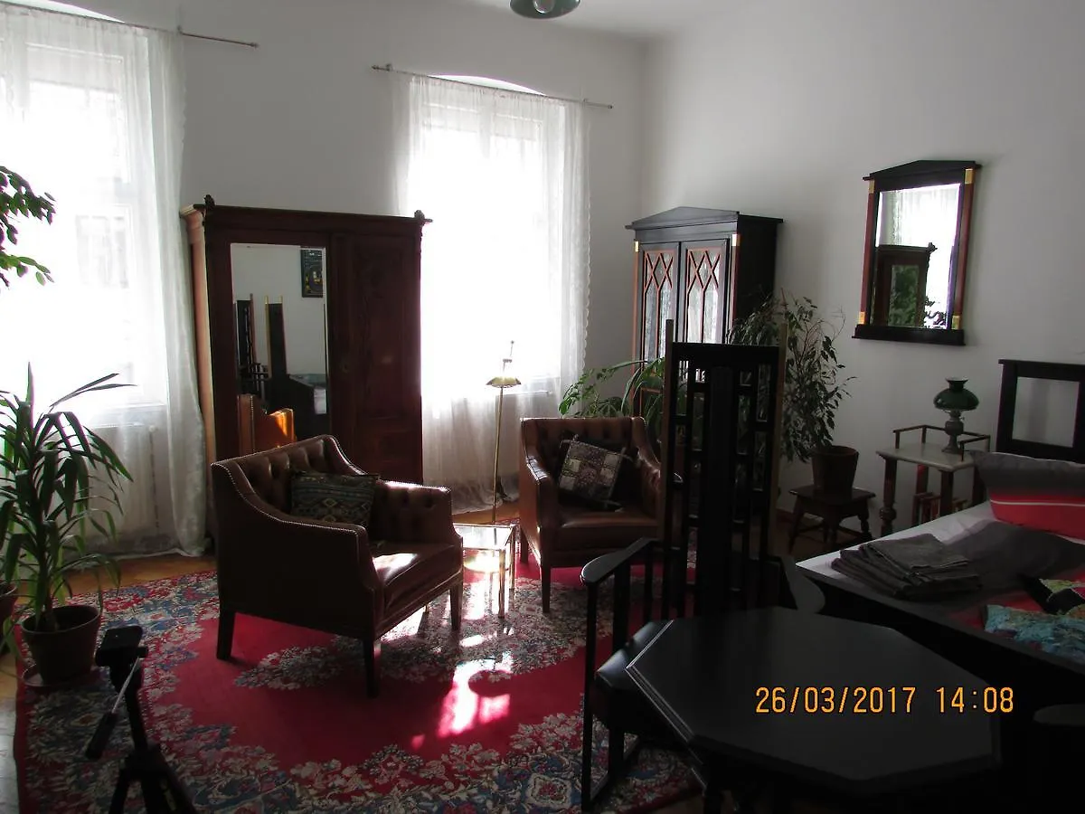 Art Nouveau Apartment Viena