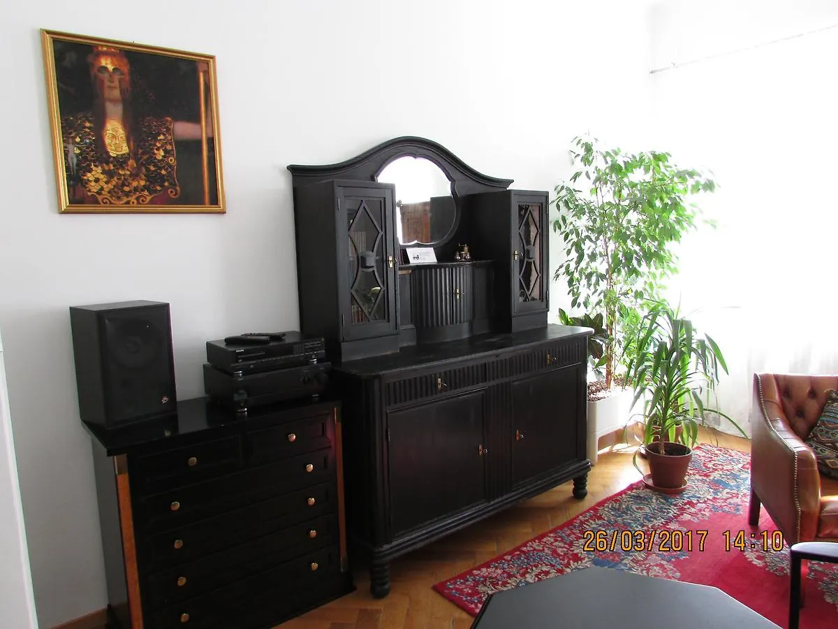 Art Nouveau Apartment Viena