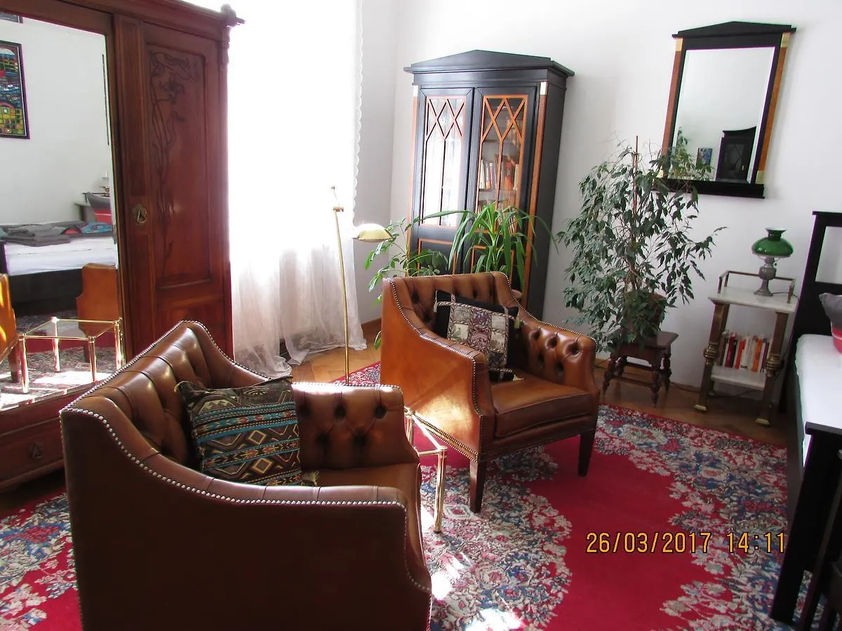 Art Nouveau Apartment Viena