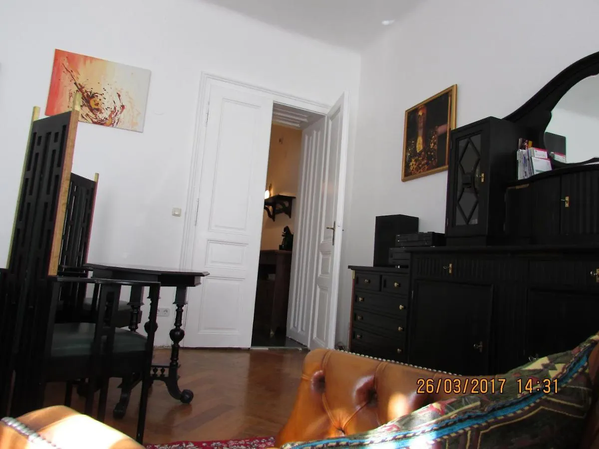 Art Nouveau Apartment Viena